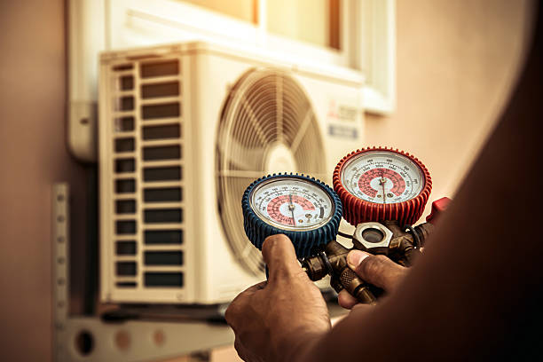 Professional Hvac technician working in Steger, IL
